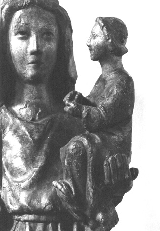 Staande Maria met zittend Christuskind op haar linkerarm, detail van bovengedeelte