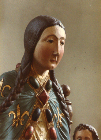Tronende Moeder Gods, detail: bovengedeelte (in kleur)