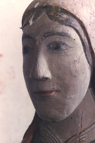 Tronende Moeder Gods: Sedes Sapientiae, detail: hoofd van Maria (in kleur)