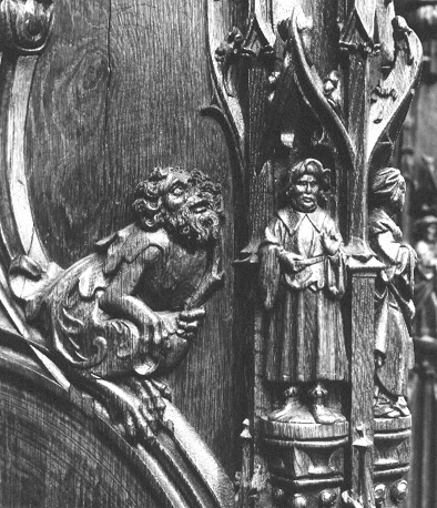 Koorbanken, detail: fantasiewezen en twee staande figuren