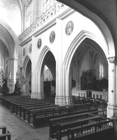 Middenschip met zicht op het transept