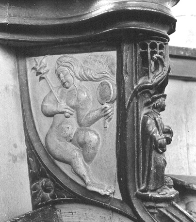 Koorgestoelte, detail: naakte vrouw met spiegel