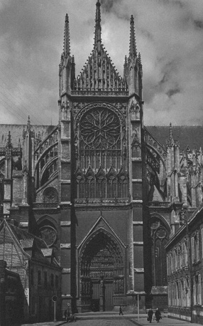 Zuidelijk transept met roosvenster en portaal van de Vierge dorée