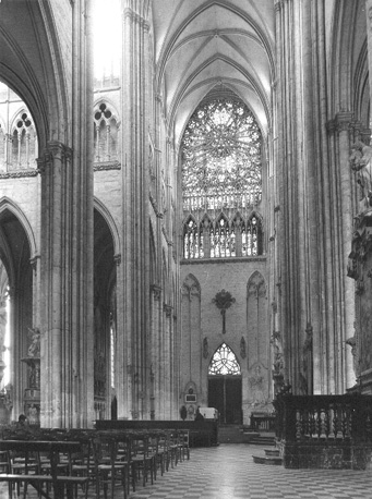 Transept met zicht op het noordelijke deel en een klein deel van het middenschip