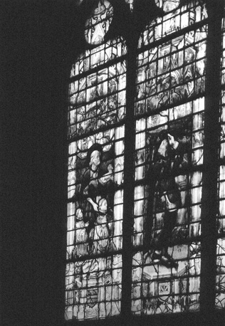 Detail raam in de kapel du Breuil; Aanbidding van de drie Koningen en de stichter met Johannes Doper