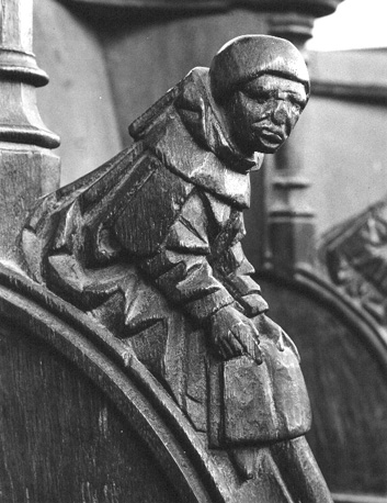 Koorgestoelte; Detail figuur met boek in zijn hand