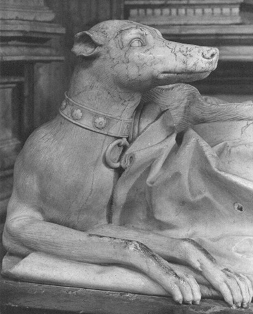 Detail van de tombe van Margaretha van Bourbon; Hond aan de voeten van Margaretha van Bourbon