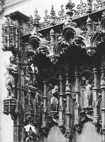 Detail koorbanken, zuidzijde: scenes uit Oude Testament en ornament van architectuurdetails; figuur van Mozes