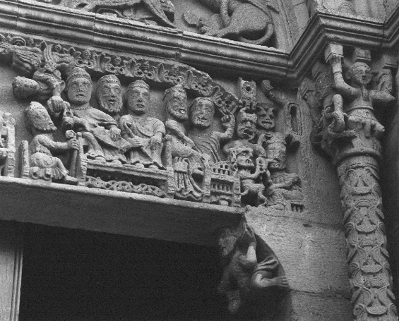Detail timpaan; Concilie van Seleucia met Sint Hilarius