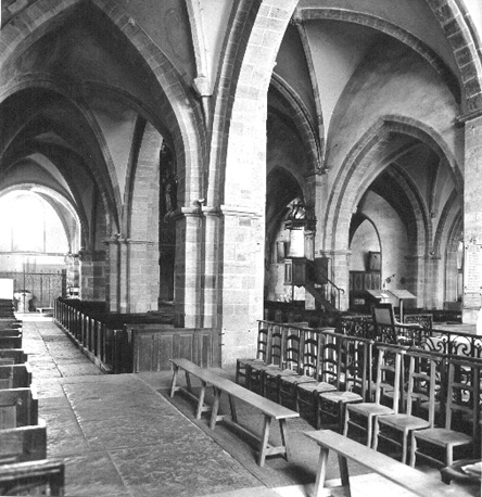 Zuidelijk zijschip en middenschip met zicht op het westen