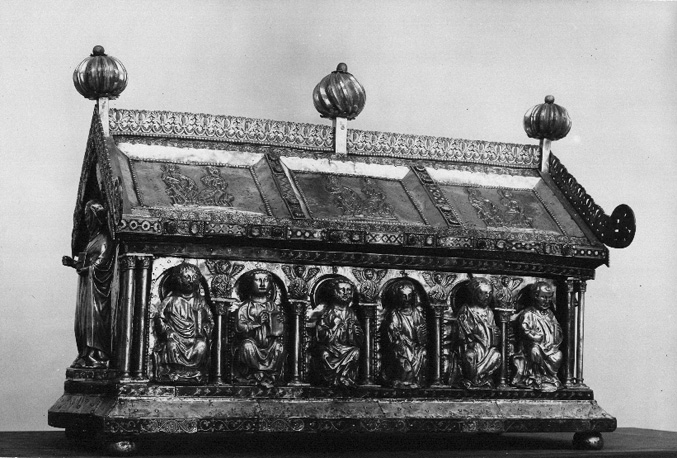 Schrijn met relieken van Sint Firminus; onderkant: zes apostelen, bovenkant: drie maal reliëf van Christus en Petrus