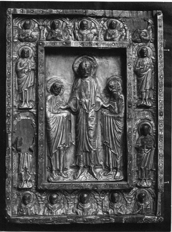 Evangelieboek (evangeliarium); bovenkant: Christus overhandigt boekrol (de Wet) aan Paulus, (hemel)sleutels aan Petrus