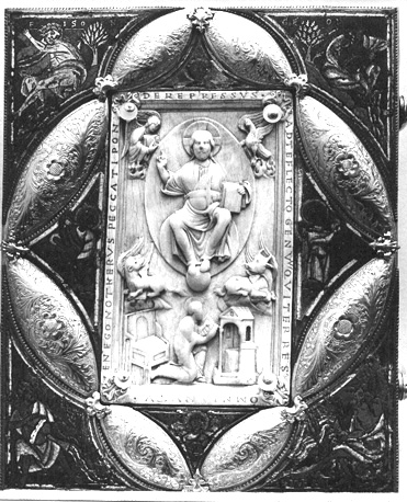 Band van het Evangeliarium van Notger, ivoorpaneel: Tronende Christus in mandorla (Majestas Domini) omgeven door de symbolen van de evangelisten;  beneden een knielende figuur