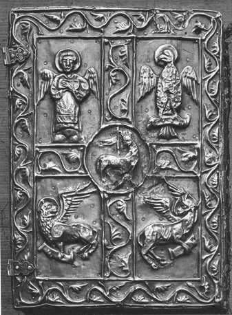 Boekband van evangeliarium van Sint Gauzelin; achterzijde: symbolen van de evangelisten, in centrum: lam met banier (Agnus Dei)