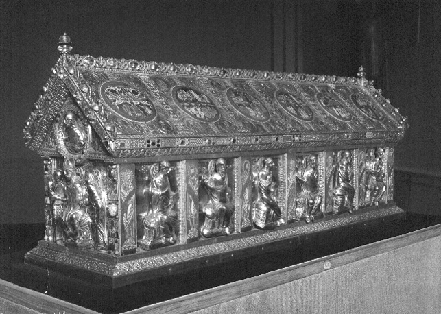 Reliekschrijn van Sint Heribertus van Keulen; op lange kant tronende apostelen en staande profeten