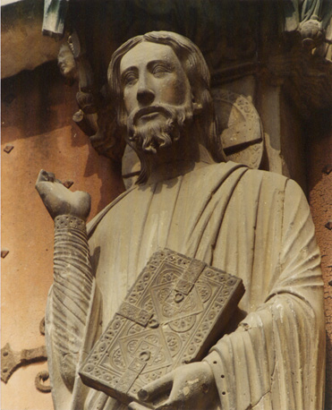 Zuidelijke facade, middenportaal: Christus op trumeau, detail