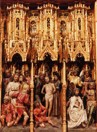 Passieretabel, detail: drie scènes: Judas verraadt Christus (links) en de geseling (midden) en bespotting van Christus (rechts); alles binnen architecturale setting