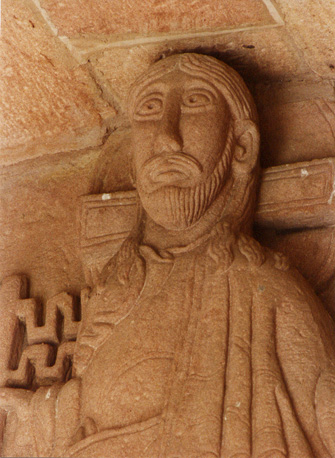 Westportaal, timpaan, detail: Christus
