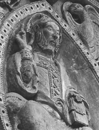 Westportaal, timpaan: Christus gezeten in een mandorla (Majestas Domini), detail