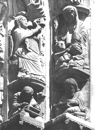 Portail Royal, zuidelijk portaal, voussures, detail: Musica and Pythagoras, Grammatica and Donatus