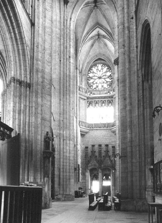 Zuidelijk transept gezien vanuit noorden