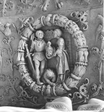 Grafmonument van Raoul de Lannoy, detail: man en vrouw binnen een krans, in zijn linkerhand  het afgehouwen hoofd van een tweede, liggende man