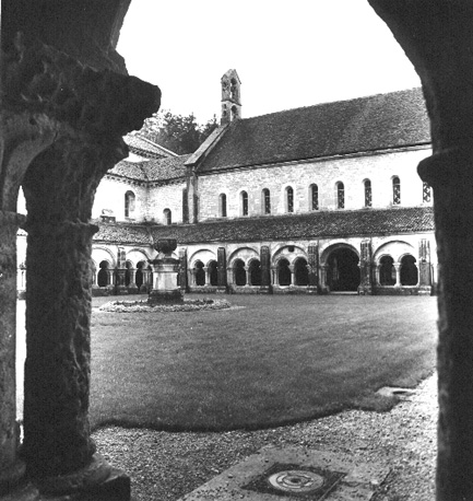 Zicht op kloosterhof