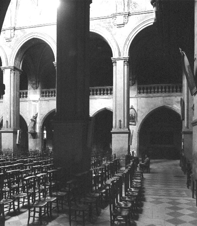 Interieur: zicht in zijbeuk