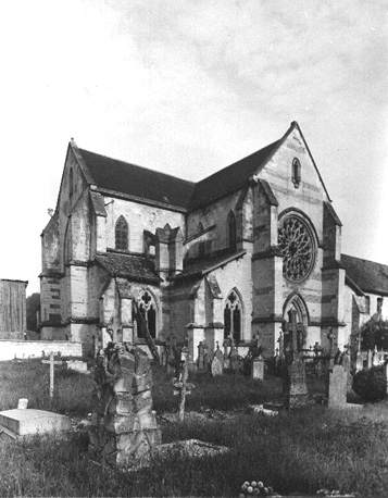 Abdijkerk en kerkhof vanuit het noordwesten