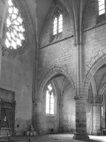 Abdijkerk, westelijke muur en noordelijke zijbeuk vanuit het zuidwesten