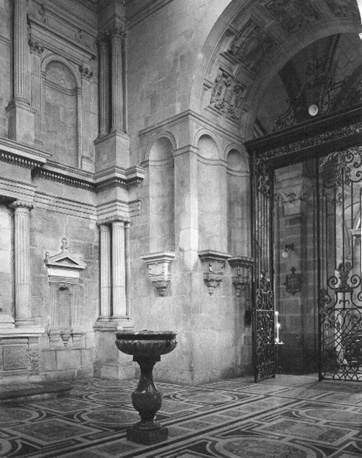 Kapel Sainte-Croix (of: kapel  d'Amoncourt) aan de noordelijke zijbeuk