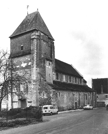 Klokkentoren en zuidelijke zijbeuk vanuit het westen