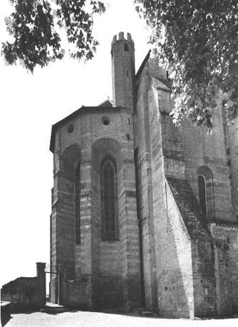 Apsis en kerk vanuit het noorden
