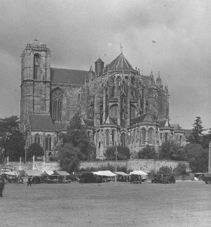 Zicht op koor en transept vanuit oosten