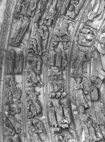 Zuidportaal, voussures, detail: engelen en scènes uit leven van Christus (middengedeelte)