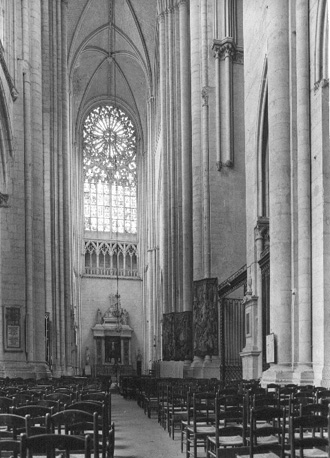 Noordelijk transept vanuit het zuiden