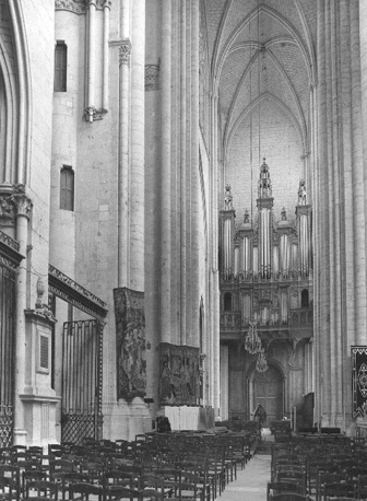 Zuidelijk transept vanuit het noorden