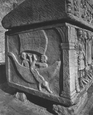 Crypte; christelijke sarcofaag (toegeschreven aan Sint Quiteria), linkerzijde: Jonas in zee gegooid
