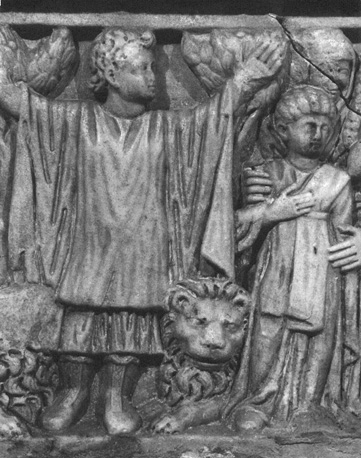 Crypte; christelijke sarcofaag (toegeschreven aan Sint Quiteria), voorzijde, op kist; detail: Daniël in leeuwekuil