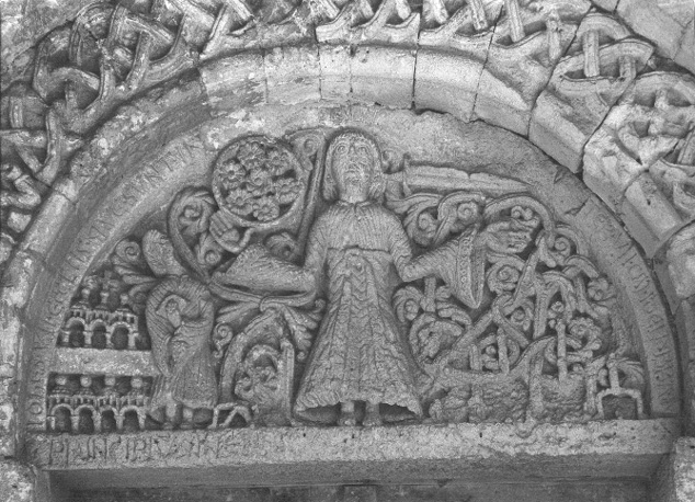 Timpaan: de eerste openbaring van Johannes de evangelist op Patmos: (centrum) Christus met zeven sterren in zijn hand; (links) de zeven kerken van Azië, Johannes; (rechts) ...zie Comments