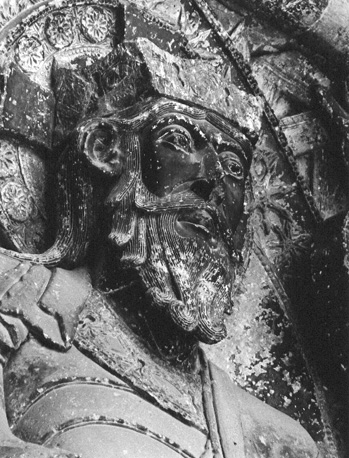 Zuidportaal, timpaan: Tronende Christus in mandorla, detail: hoofd van Christus