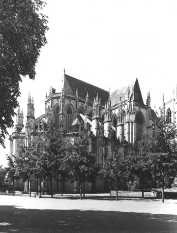 Koor en noordelijk transept vanuit het noordwesten
