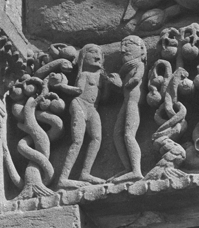 Westfacade, timpaan (Aanbidding der koningen), latei: Adam en Eva, de zondeval