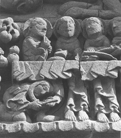 Westfacade, timpaan (Aanbidding der koningen), latei: maaltijd in het huis van Simon de Farizeeër, een vrouw droogt Christus' voeten met haar haar