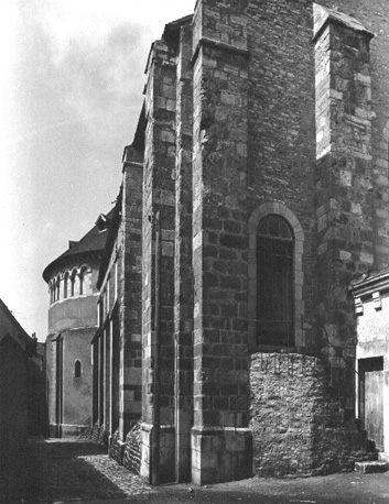 Westfacade, noordelijke muur en (rond) koor vanuit het (noord-) westen