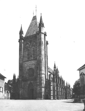 Westfacade en zuidelijke zijde van kerk vanuit het (zuid-) westen