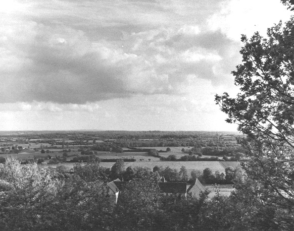 Landschap, op de voorgrond abdijkerk van Noirlac