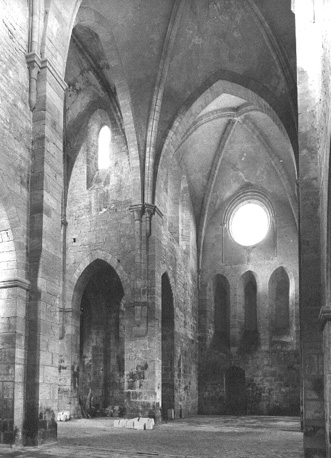 Zicht op noordelijk transept, links: naar het middenschip (?)