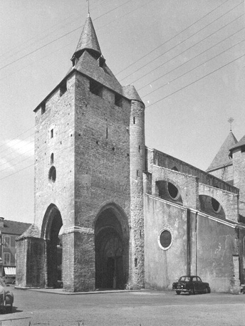 Klokkentoren en portaal vanuit het zuidwesten