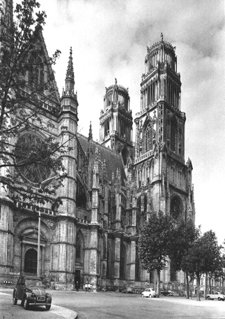 Facade van noordelijk transept en noordelijke zijde van kerk